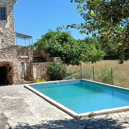 Maison Avec Piscine Saint-Césaire-de-Gauzignan